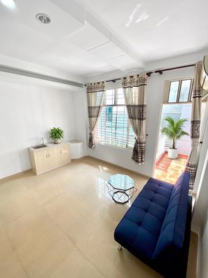 New room, balcony, furniture. Right on the Phạm Văn Đồng front