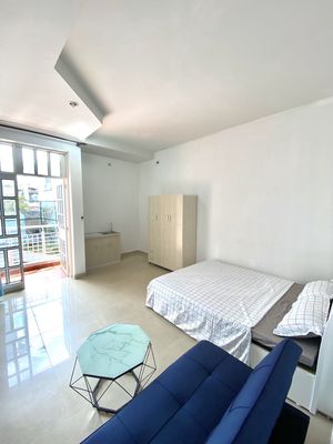 New room, balcony, furniture. Right on the Phạm Văn Đồng front