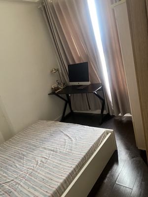 There's one room in the room for Nam to rent.