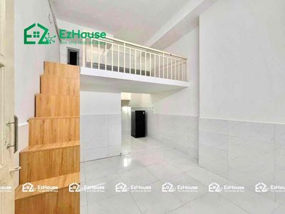 The elevator room, near Sen Queen, the Constitutional University, Rose Eagle University.