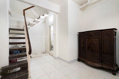 renting houses in the chess market
