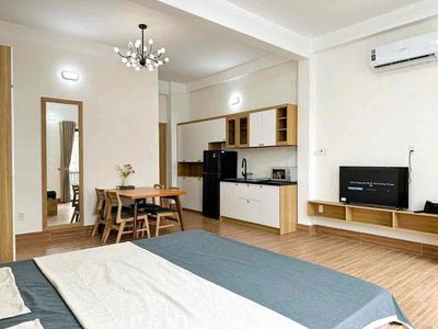 Rent a room wide enough. 37 meters by the market.