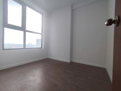 Rent a five-million bedroom near Hoàng Hữu Nam, 10/10 home.