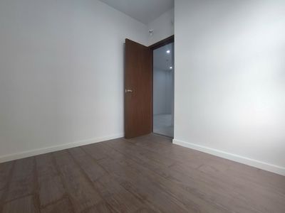 Rent a five-million bedroom near Hoàng Hữu Nam, 10/10 home.