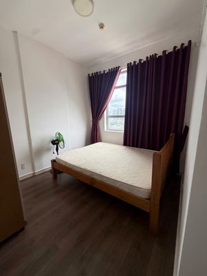 Fast hot, Luxcity fast. Two bedrooms. Two empty toilets, 11 million a month.