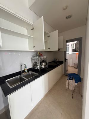 Fast hot, Luxcity fast. Two bedrooms. Two empty toilets, 11 million a month.