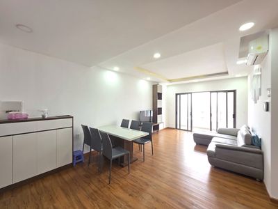 Three-year-old apartment, two toilets, only 24 million view of the Royal Park.