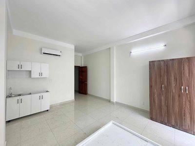 The room is 35 M2 wide near the waiting room.