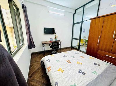 One bedroom, Nguyễn Hữu Cảnh is a long way from being empty.