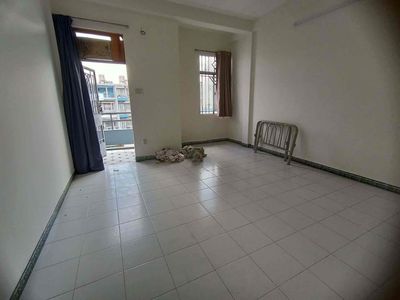 It's the owner who needs to rent a room in the front, full of furniture, 16 m2 for 3 million.