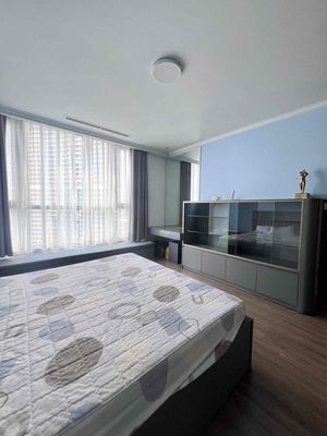 Three bedrooms needed to be quickly rented.
