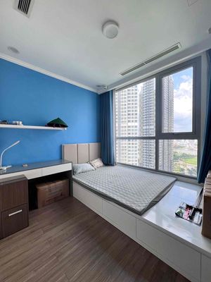 Three bedrooms needed to be quickly rented.