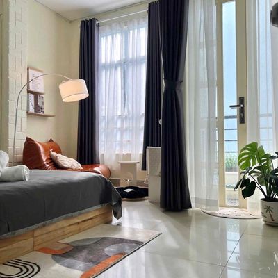 Rent the balcony kitchen room full interior at the heart of District 1.