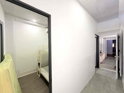 The elevator, two bedrooms, one bathroom, 1-1-1-1-0-0-0.
