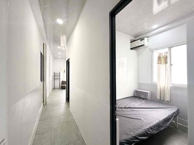 The elevator, two bedrooms, one bathroom, 1-1-1-1-0-0-0.
