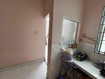 Let's rent the entire second floor, near uef School.