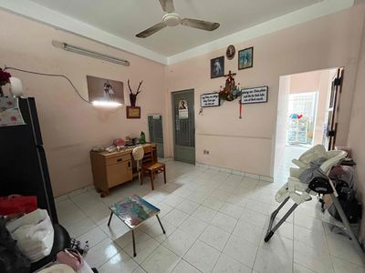 Let's rent the entire second floor, near uef School.