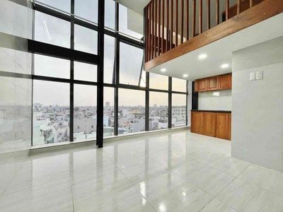Opening 15 balcony guards, windows at the center.