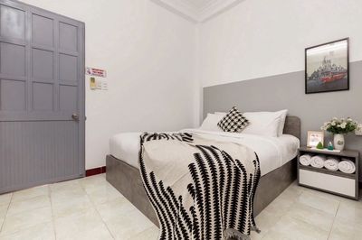 Rent a black house 1/ Nguyễn Trãi full interior 6 bedroom 7 toilets