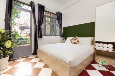 Rent a black house 1/ Nguyễn Trãi full interior 6 bedroom 7 toilets