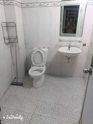 The house is close to a five-year-old. One bedroom.