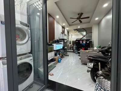Rent an entire upper-level interior right over Âu Cơ-Tân Bình