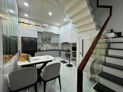 Rent an entire upper-level interior right over Âu Cơ-Tân Bình