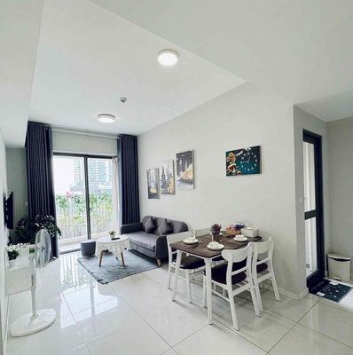 The two bedrooms are empty in Masteri An Phú, which is super good.