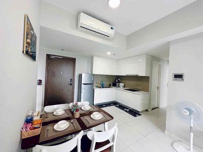 The two bedrooms are empty in Masteri An Phú, which is super good.