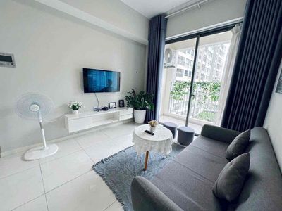 The two bedrooms are empty in Masteri An Phú, which is super good.