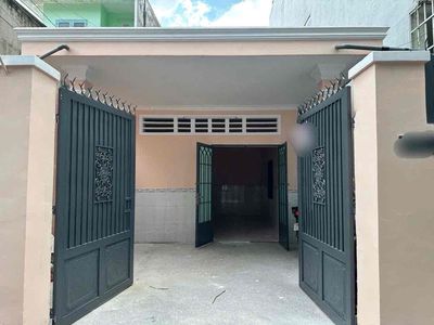 The house has three bedrooms -- next to Hoàng Diệu 2-