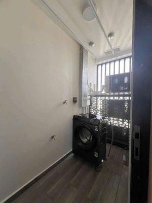 Rent two bedrooms, two toilets, three firecrackers.
