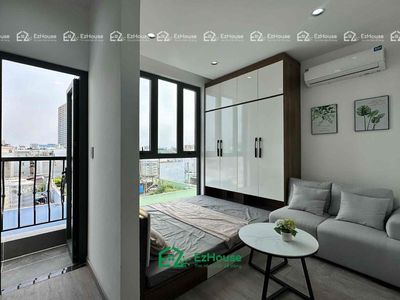 Stuido Full Seven, New Service, Right Upon Sen.