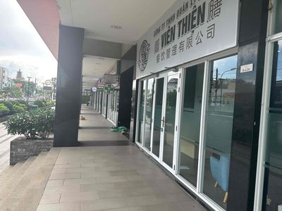 The owner of the Shophue House itself is the Moonlight Park View 120 m2 apartment