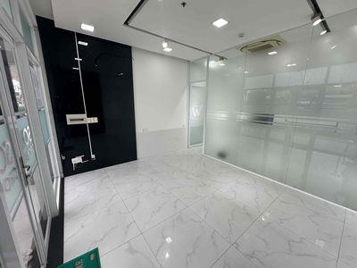 The owner of the Shophue House itself is the Moonlight Park View 120 m2 apartment