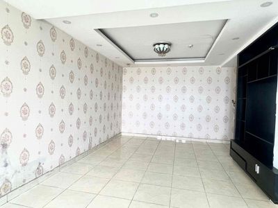 Zqz 1112 meters2, 3 bedrooms, 2 basic interior toilets. 12 million a month.