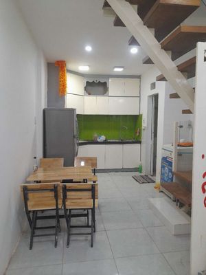 1 st county 1 st floor, full cb furniture, clean little alley.