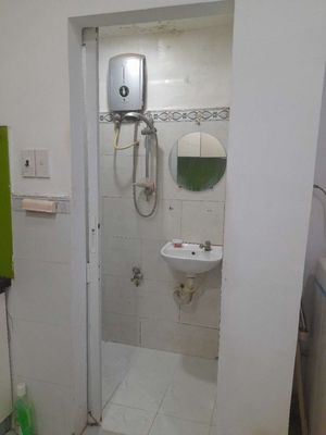 1 st county 1 st floor, full cb furniture, clean little alley.