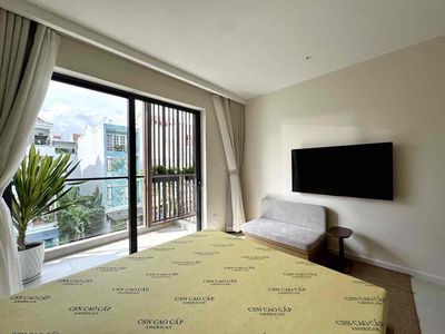 [Coughing 2] The balcony studio, wide view near metro / tress