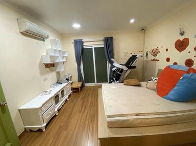 The Tân Bình saddle - 100 M2 (3 bedroom 2 toilets) enough furniture - good price 11 million