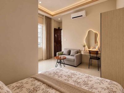 Tell Zhang to set up a kitchen room, set off on foot to Metro New Harbor, Landmark 81.