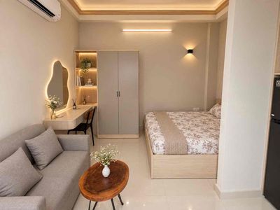 Tell Zhang to set up a kitchen room, set off on foot to Metro New Harbor, Landmark 81.