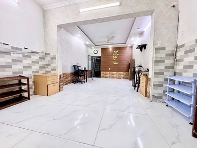 The owner of the original house is a four-way refrigerator, 1802 An Phú Đông.