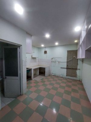 Let's rent a Phạm Hùng C1 area.