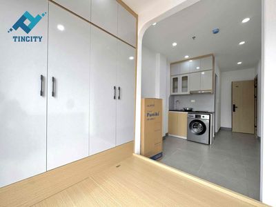 It's the same owner who has a kitchen break-up studio at Phú Nhuận Center, which is also a circumvent.
