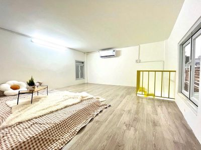 A full service apartment - near a prosperous university - handlette District 7