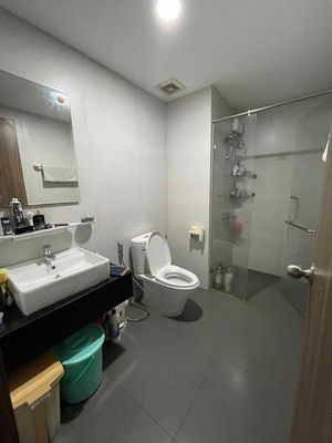 need to rent the corner 82 meters. There's furniture. It's only 10 million.