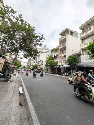 Rent a cash-five-by-Trần Quý, District 11-4-6, 4 toilets.