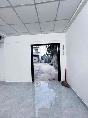 In the alley, the main terminal is a three-way sleep room. Three bedrooms, 100 MM. NICU 23M.