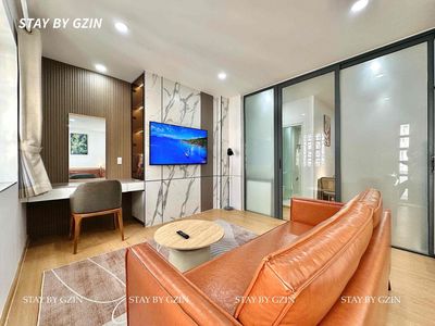 Opens District 3's senior service apartment (at the written market)